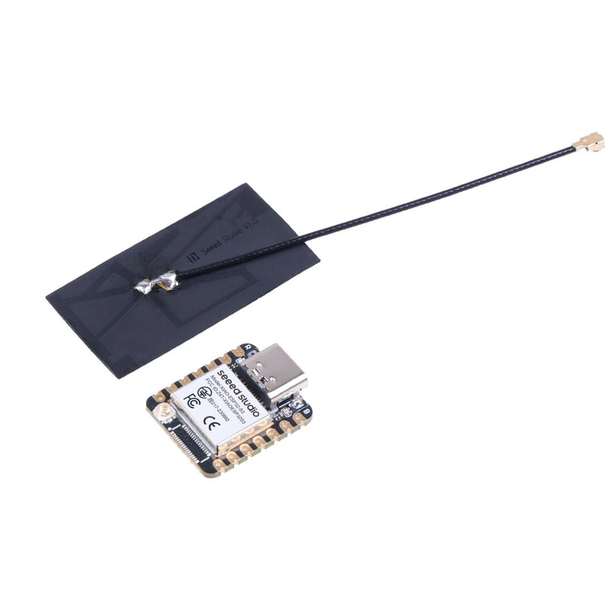 Seeed XIAO ESP32-S3 fejlesztőpanel felülnézetben, USB-C csatlakozóval és kétoldali csatlakozópadokkal, szürke centiméteres és hüvelykes skálák között méretarányosan elhelyezve.