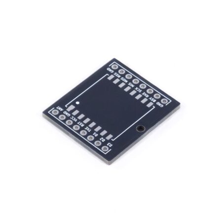 Fekete Ra-01SH adapterpanel ferde nézetben, két oldalon furatsorokkal és SPI, táp-, reset- valamint DIO jelölésekkel rádiós modul bekötéséhez.