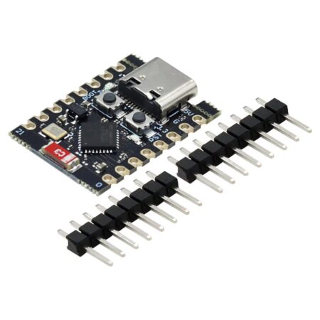 ESP32-C3 SuperMini fejlesztőpanel a hozzá tartozó csatlakozóelemekkel, amelyek forrasztás után könnyebb próbapaneles bekötést, vezetékcsatlakoztatást és többször bontható mikrokontrolleres prototípus összeállítást tesznek lehetővé.