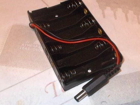 6x AA elem/akkutartó (Arduino tápdugóval)