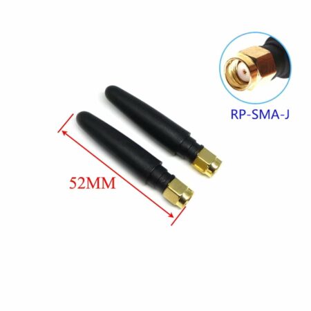 Két rövid, fekete 2,4 GHz-es WiFi antenna látható aranyszínű RP-SMA male csatlakozóval; a jelölés 52 mm-es hosszt és a csatlakozó részletét mutatja kompakt rádiós eszközökhöz és antennacsatlakozós modulokhoz.