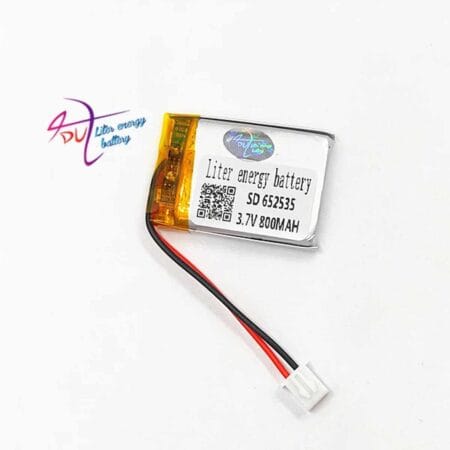 Egy 3,7 voltos, 800 mAh-s LiPo akkumulátor JST-2.54 csatlakozóval, mikrokontrolleres projektekhez.