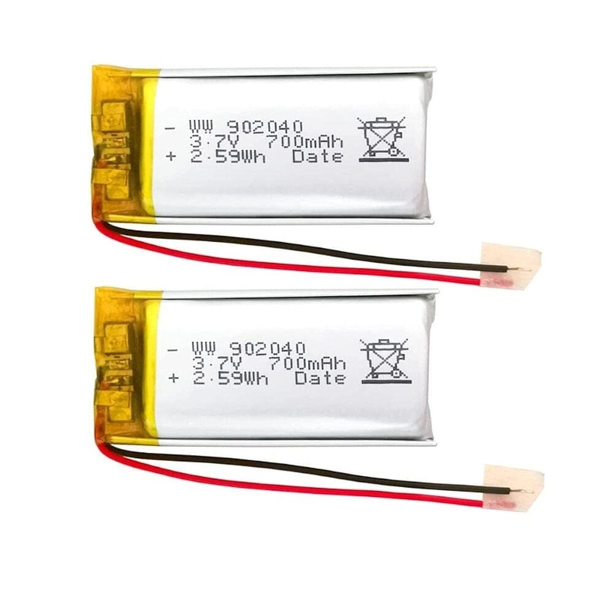 Két darab 902040 jelölésű 3,7 V-os 700 mAh LiPo akkumulátor látható, piros-fekete kivezetésekkel és lapos fóliatasakos kialakítással kisebb akkumulátoros elektronikai projektekhez.