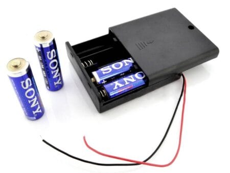 1x4 AA elemtartó kapcsolóval és vezetékkel, 6V tápellátáshoz Arduino és mikrokontroller projektekhez, stabil energiaellátás biztosítására.