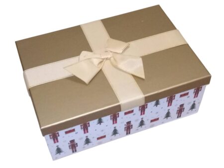 Aranyfedelű, szaténmasnis díszdoboz karácsonyi mintával, 28×20×11 cm méretben, tökéletes elektronikai vagy technológiai ajándék ünnepi csomagolására.