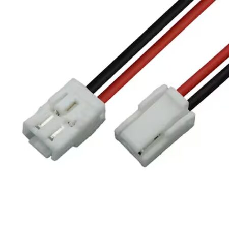 Fehér JST-GH 1.25 mm-es, 2 pines micro apa csatlakozó látható piros és fekete, 20 cm-es szerelt vezetékkel, kompakt mikrokontrolleres és Arduino projektekhez.