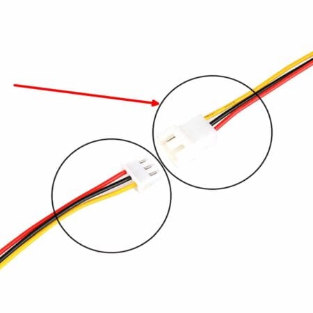 3 érintkezős előre krimpelt JST XH2.54 apa csatlakozó, 20 cm vezetékkel, megbízható elektromos kapcsolatot biztosítva.