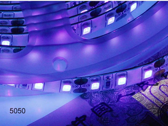 UV fényű LED-szalag (1m, fekete, 60LED/m, 5050, IP30, 12V)