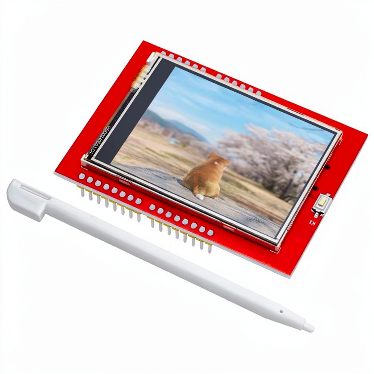 2,4 hüvelykes TFT LCD érintőkijelző Arduino shield piros nyomtatott áramköri lapon, tüskesorokkal és szürke kijelzőfelülettel mikrokontrolleres vezérléshez.
