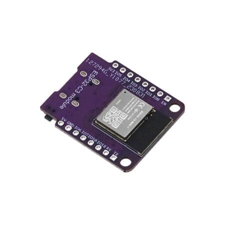 ESP32-C3 Mini fejlesztőpanel lila nyomtatott áramköri lappal, USB-C csatlakozóval, oldalsó tüskesorhelyekkel, vezérlőgombokkal és jelölt GPIO-kivezetésekkel vezeték nélküli IoT prototípusokhoz, kompakt D1 Mini méretben, műhelymunkához és beágyazott vezérlésekhez.