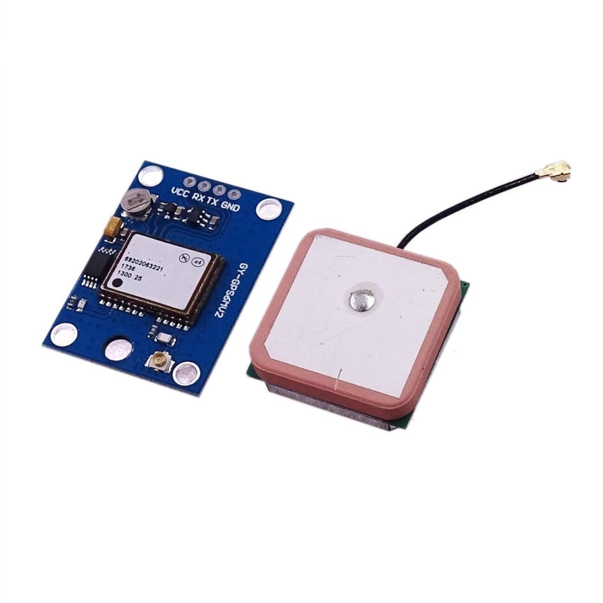 Kék NEO-6MV2 GPS vevőpanel és különálló kerámia patch antenna koaxiális kábellel, jól látható UART pontokkal és antennacsatlakozóval, Arduino, ESP vagy más mikrokontrolleres helymeghatározási projektekhez.