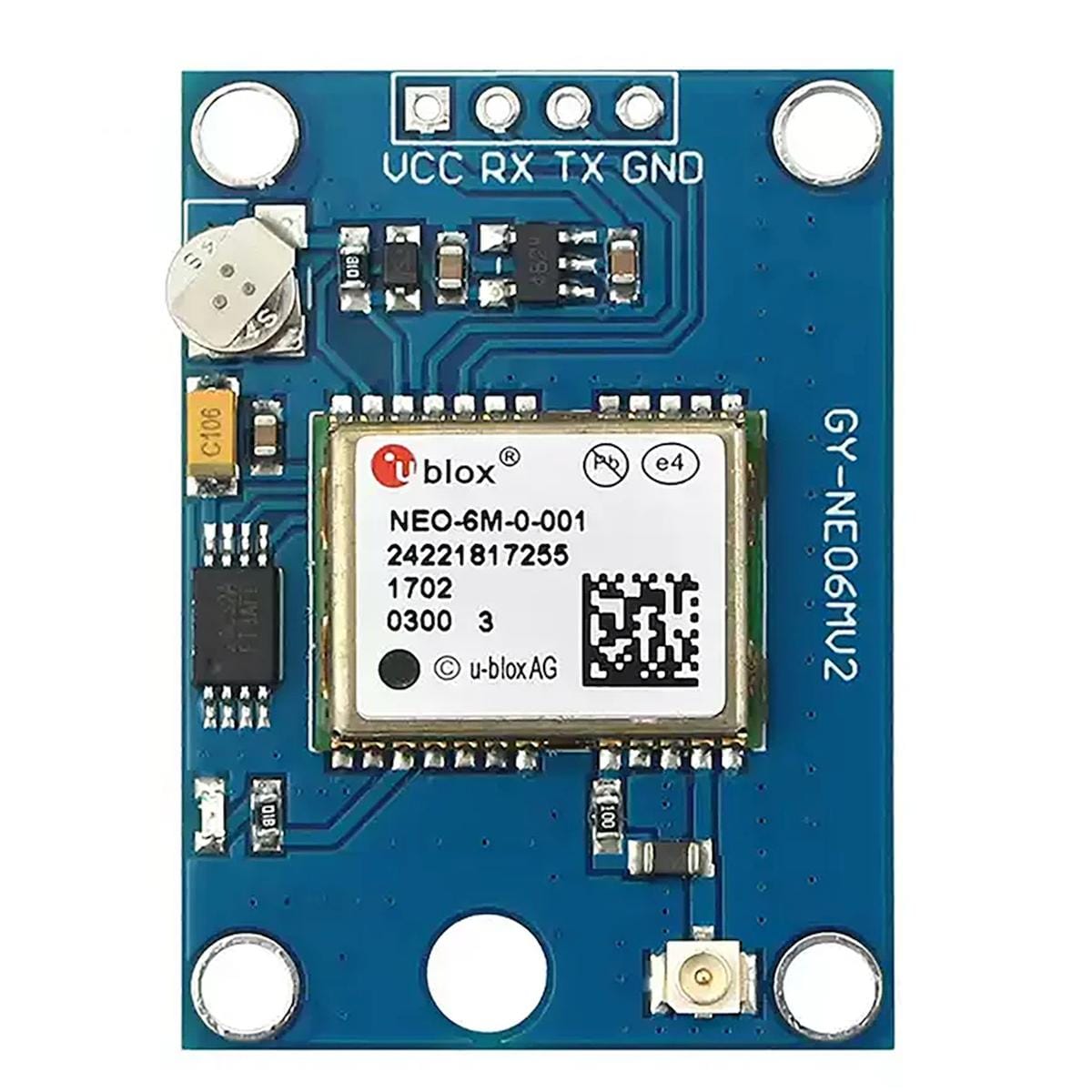 NEO-6MV2 GPS modul és külön elhelyezett négyzetes kerámia patch antenna, rövid koaxiális kábellel összekötve, mikrokontrolleres navigációs, pozíciómérési és mozgáskövetési projektekhez, soros adatkiolvasással használható kialakításban.