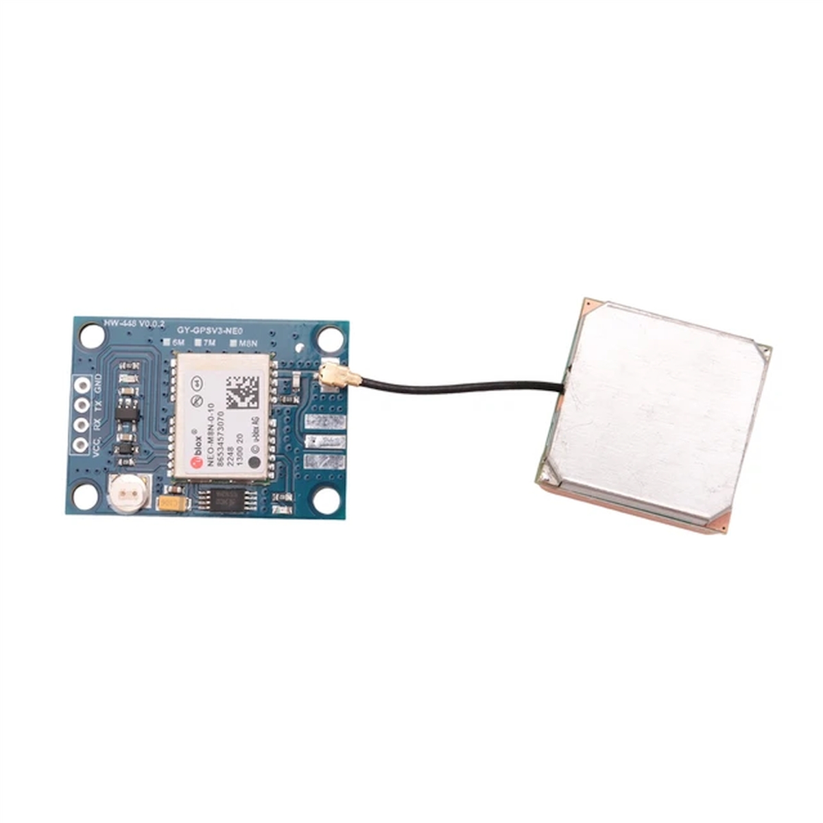 NEO-M8N GPS modul kék panelen, külön kerámia antennával és uFL kábellel, Arduino helymeghatározás és mikrokontrolleres nyomkövetés építéséhez.