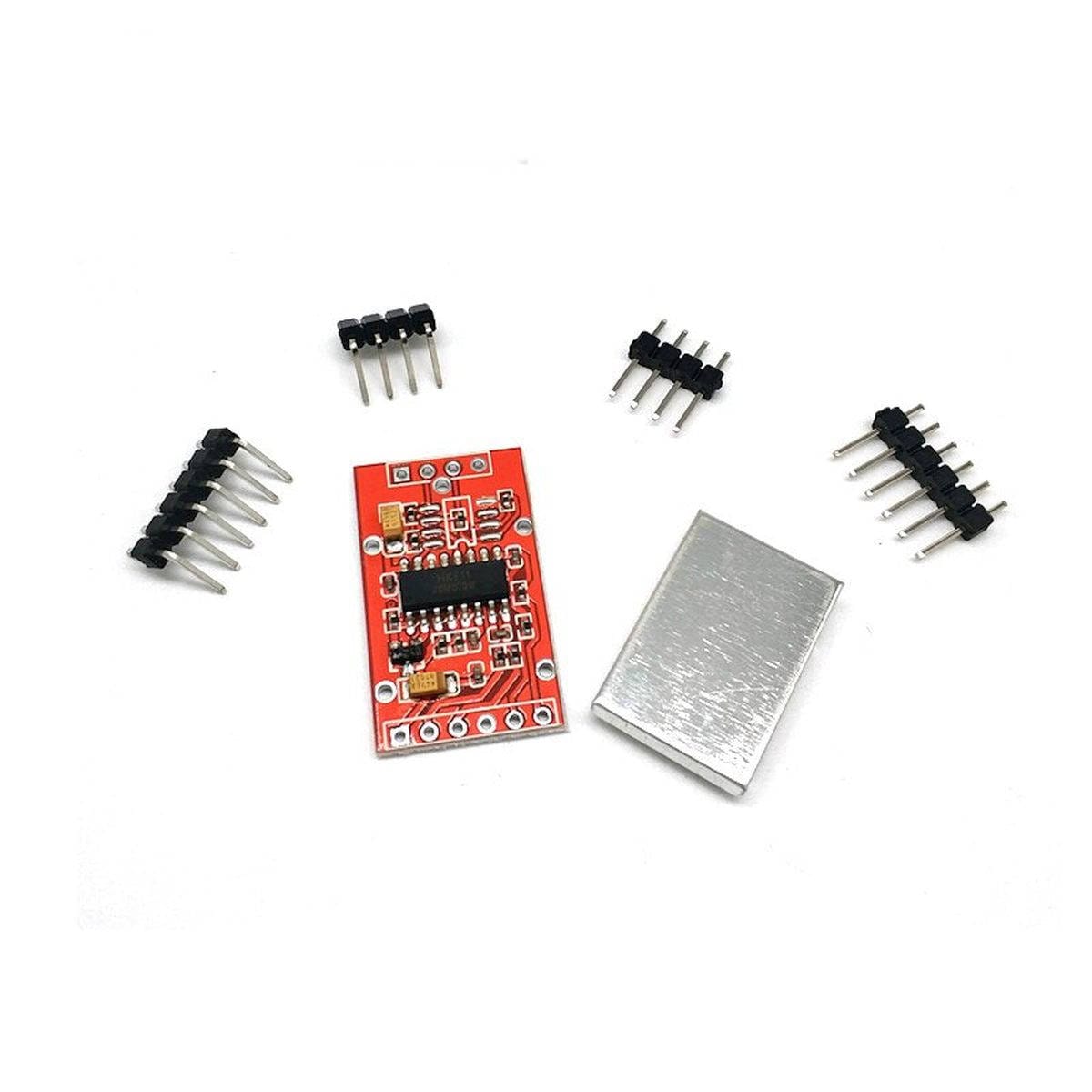 HX711 mérlegcella modul fehér háttéren, külön fém árnyékoló burkolattal és több tüskesorral. A piros fejlesztőpanel jól használható Arduino mérleg projekthez és szenzoros tömegméréshez.