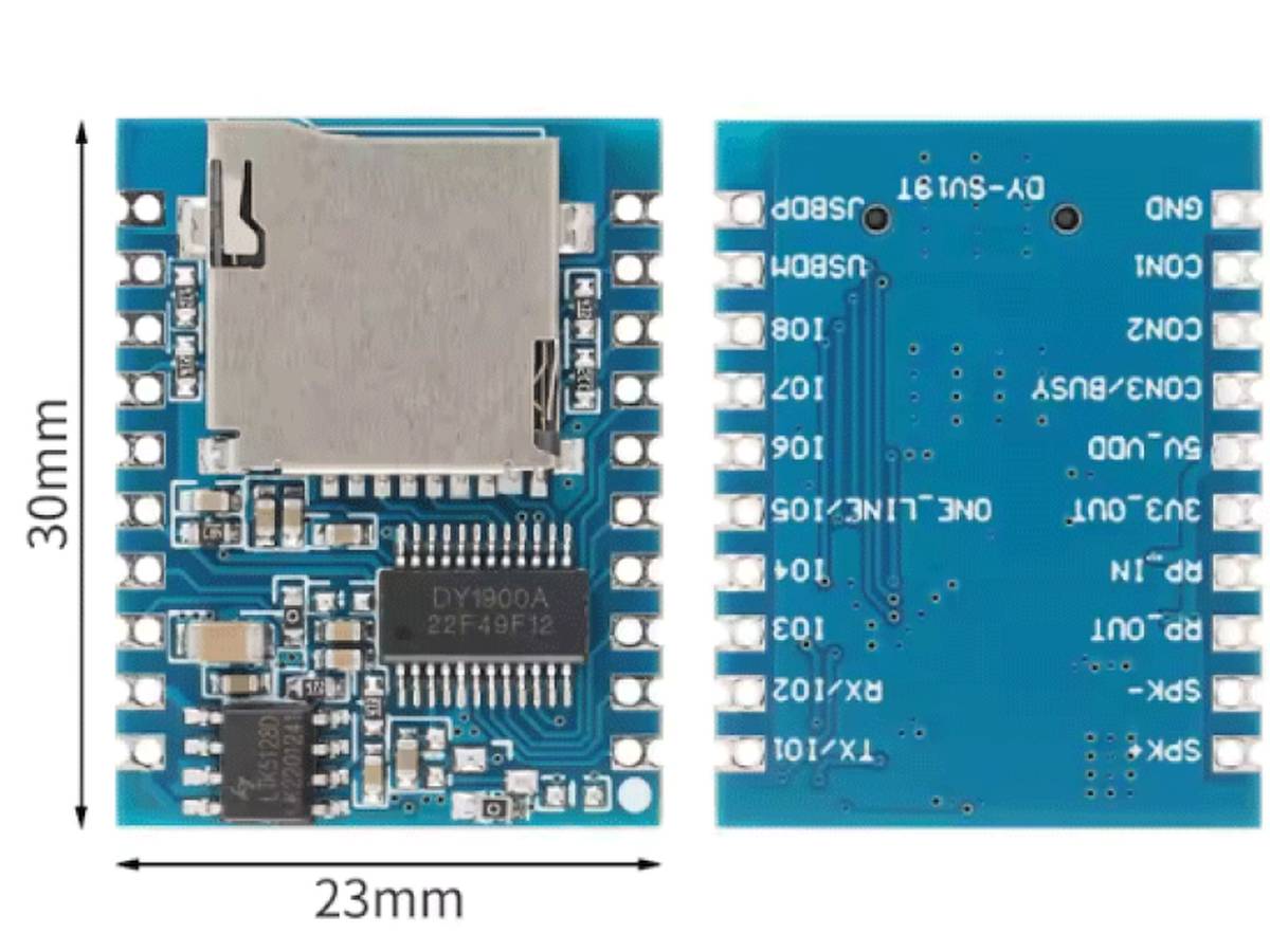 Egy DY-SV19T MP3 lejátszó modul TF kártya nyílással és 5W-os erősítővel, mikrokontrolleres hangvezérléshez, például Arduino projektekhez.