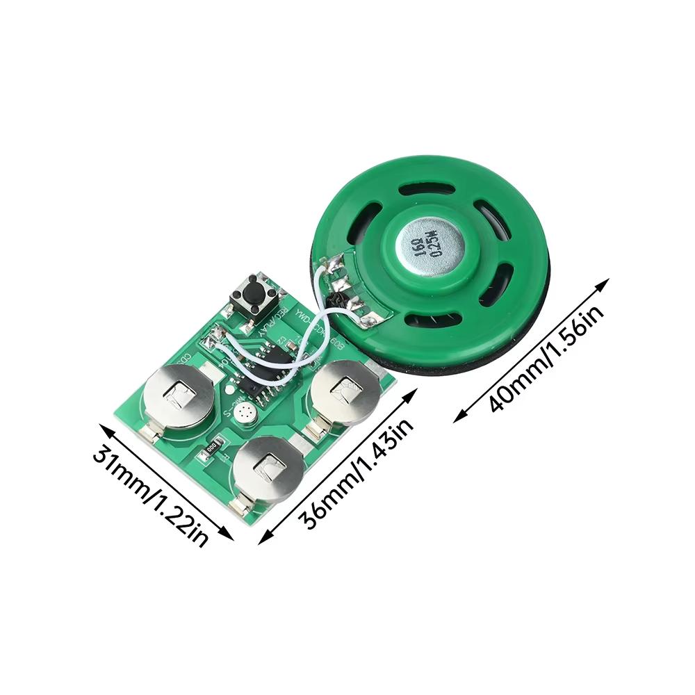 YWD-DCB60B hangrögzítő és visszajátszó modul zöld panellel, három gombelemmel és 16 ohmos hangszóróval, 31 × 36 milliméteres panel- és 40 milliméteres hangszórómérettel.