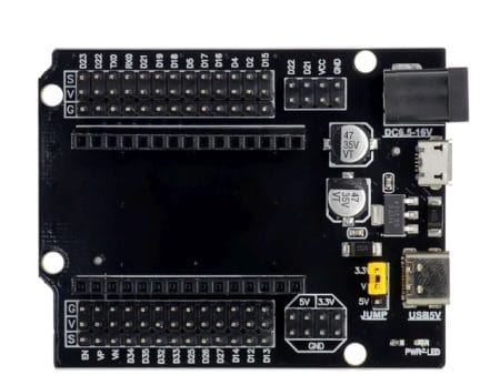 NodeMCU32 ESP32 (30 tűs) baseboard fejlesztőpanel felülnézetből, csatlakozóaljzatokkal és tápcsatlakozóval.