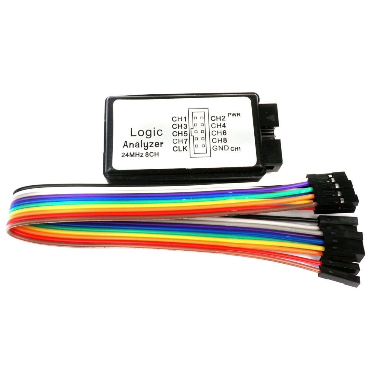 Fekete USB-s logikai analizátor feliratozott csatornákkal, színes csatlakozóvezetékkel, digitális protokollok vizsgálatához mikrokontrolleres fejlesztés közben.
