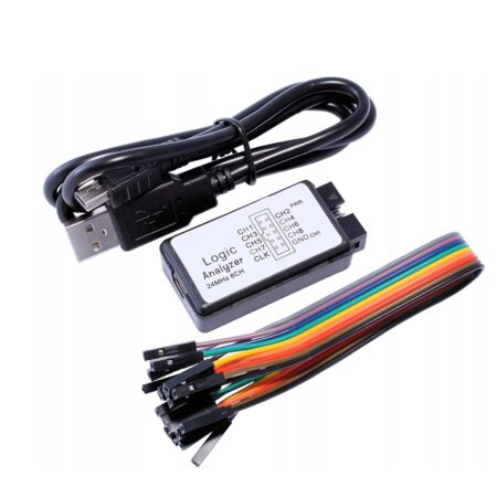 USB-s logikai analizátor fekete burkolattal, feliratozott csatornákkal és színes mérővezetékekkel, mikrokontrolleres áramkörök digitális jeleinek vizsgálatához.
