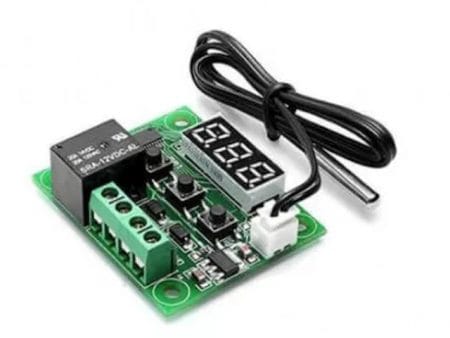 Digitális W1209 termosztátmodul kék LED-kijelzővel, relével és hőmérséklet-érzékelővel, mikrokontrolleres és Arduino automatizálási projektekhez.