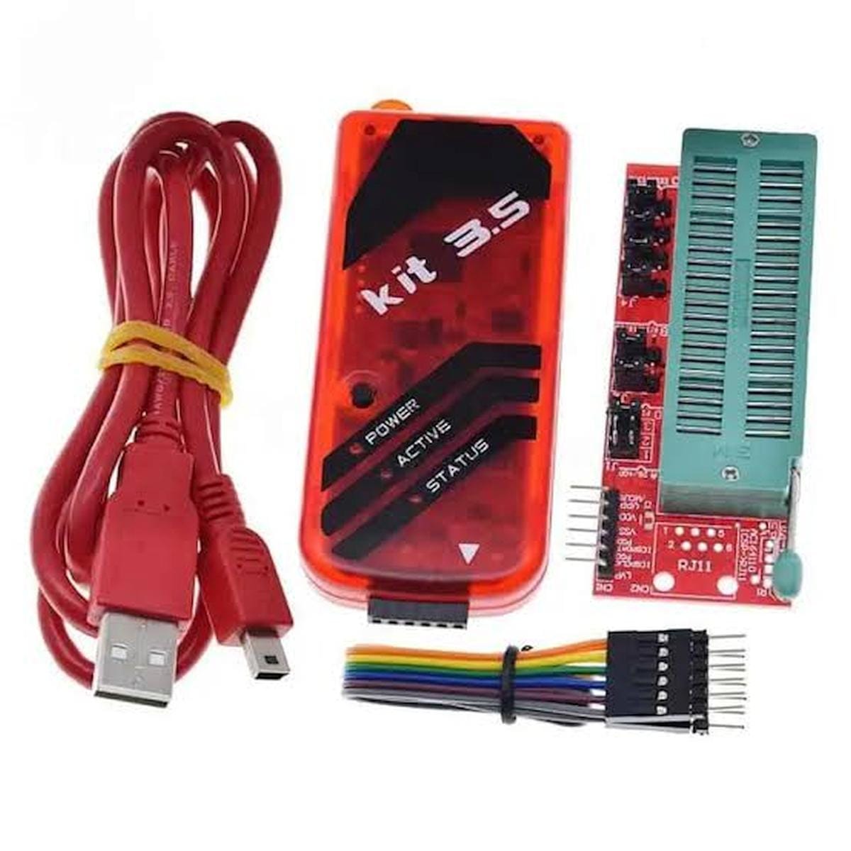 PICkit 3.5 programozó piros USB-kábellel, színes hatvezetékes ICSP összekötővel és zöld ZIF adapterrel, PIC és dsPIC programozási műhelyfeladatokhoz összeállítva.