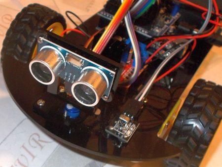 Kétkerekű, Arduino-kompatibilis LAFVIN Smart Robot Car építőkészlet ultrahangos és vonalkövető szenzorokkal.
