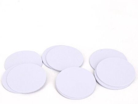 Kerek RFID/NFC coin tag, NXP NTAG215 chip‑pel, 25 mm‑es méretben, okostelefonos olvasással kompatibilis.