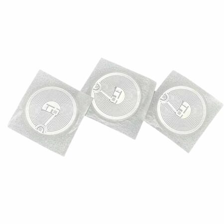 Átlátszó öntapadós MIFARE S50 RFID matrica 13.56 MHz frekvencián, 1 KB írható memóriával beléptető és NFC rendszerekhez.