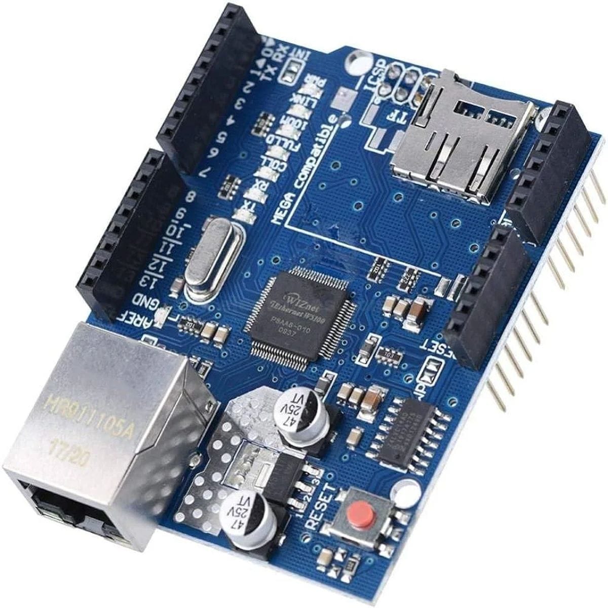 W5100 chipes Arduino Ethernet shield kék áramköri lapon, RJ45 hálózati csatlakozóval, microSD foglalattal, reset gombbal és egymásra építhető tüskesorokkal, helyi hálózaton működő mikrokontrolleres projektekhez.