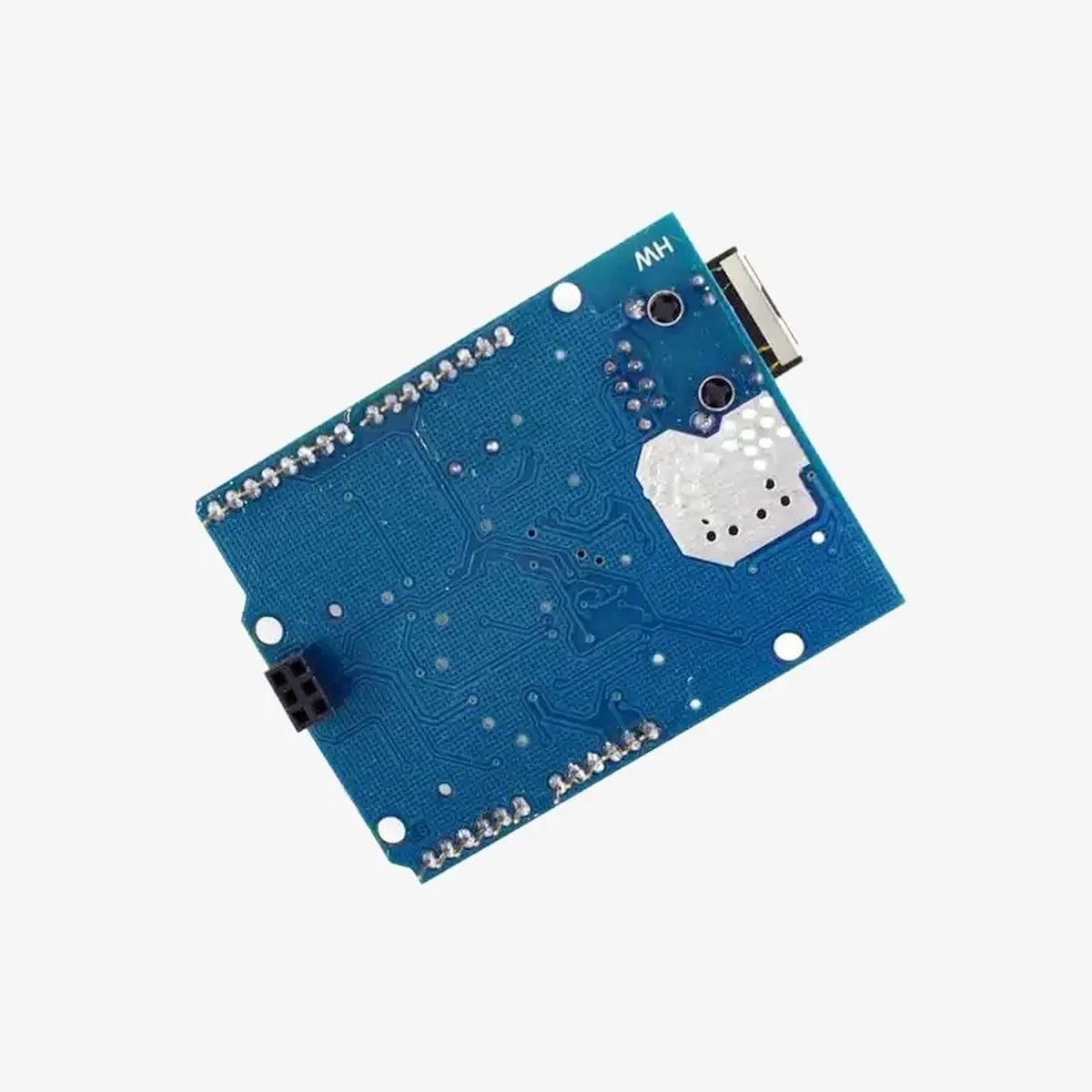 Kék Arduino Ethernet shield W5100 chip köré épített áramkörrel, RJ45 porttal, microSD kártyahellyel, reset gombbal és átvezetett tüskesorokkal, helyi hálózati automatizáláshoz és vezetékes szenzoros adatgyűjtéshez.