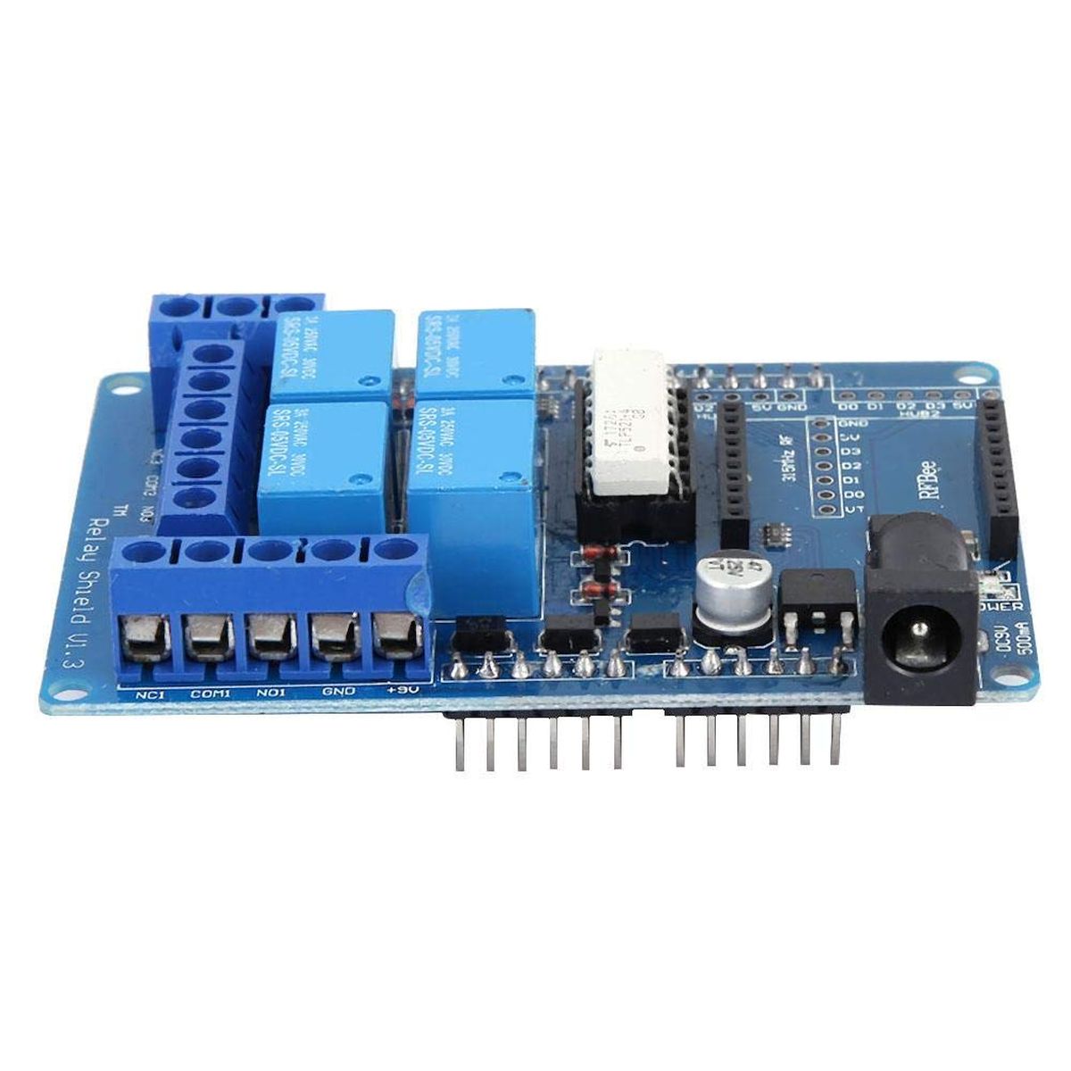 Kék Arduino-kompatibilis 4 csatornás relé shield, négy relével, csavaros sorkapcsokkal, tápcsatlakozóval és XBee foglalattal mikrokontrolleres vezérléshez fehér háttéren, kapcsolt eszközök próbáihoz és otthoni automatizálási feladatokhoz.