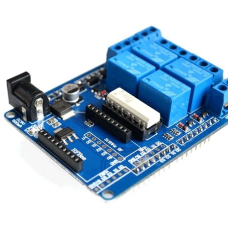 Négy relével szerelt kék Arduino shield, XBee foglalattal és sorkapcsokkal, többcsatornás relés vezérlés bemutatására elektronikai prototípusoknál.